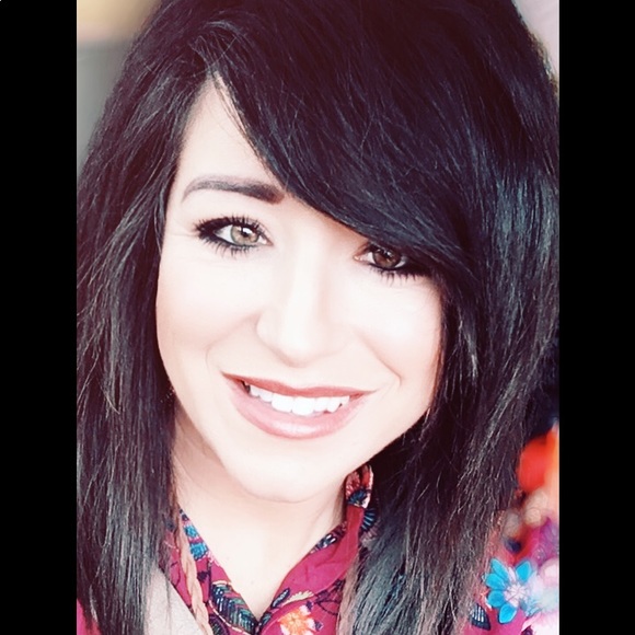 Meet your Posher, Selina - Picture 1 of 1